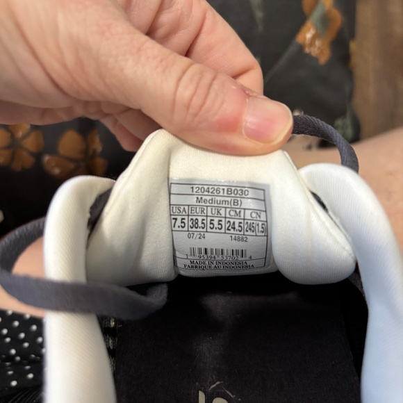 Brooks Adrenaline GTS 24 - Picture 2 of 4